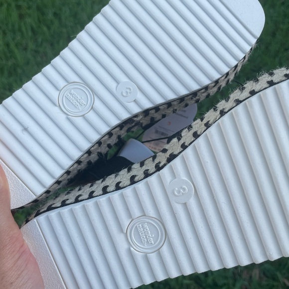 Black and Tan Strappy Sandals - Picture 3 of 3